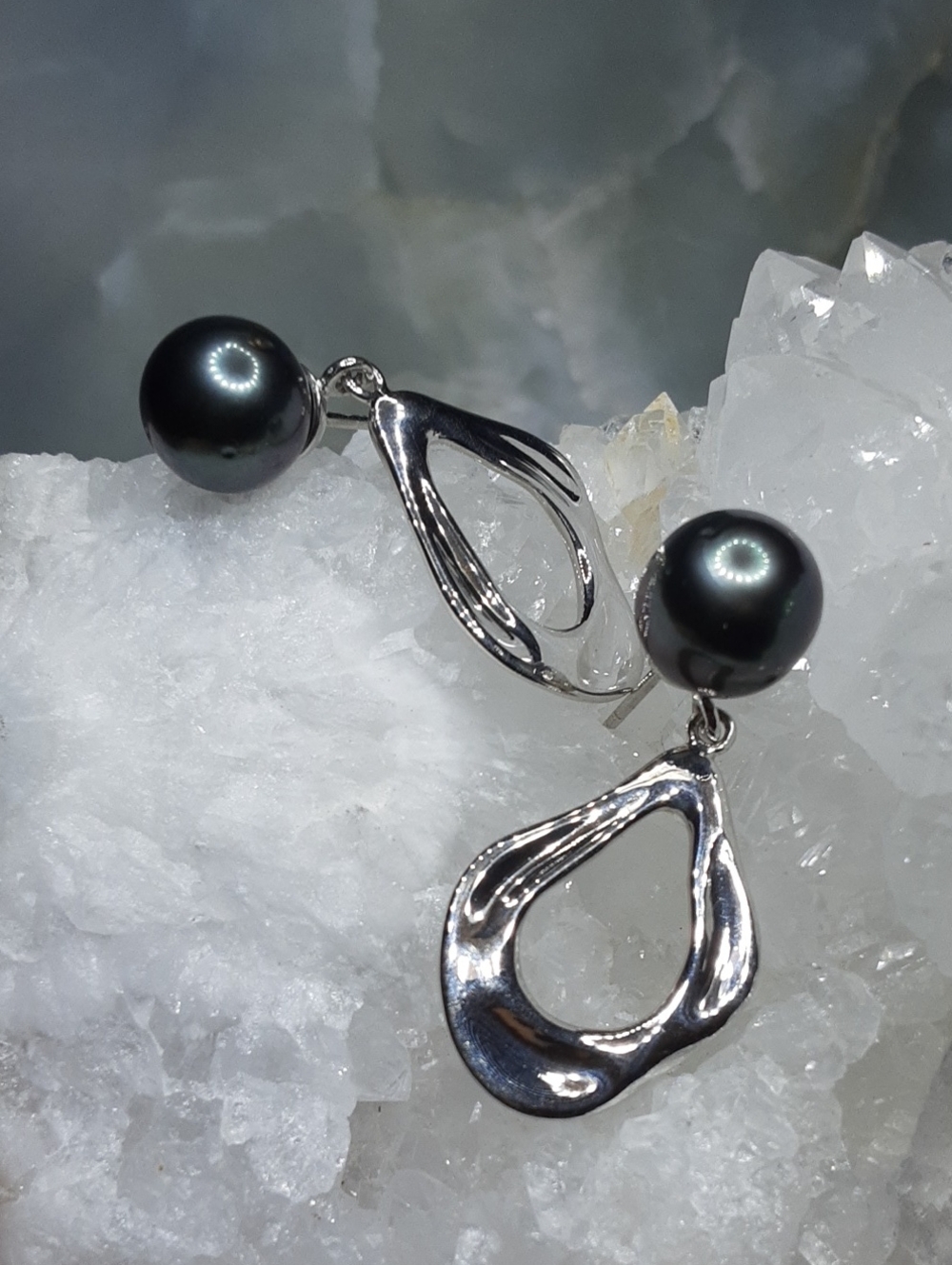 925 Genuine Tahtian Pearl Drop Earrings.